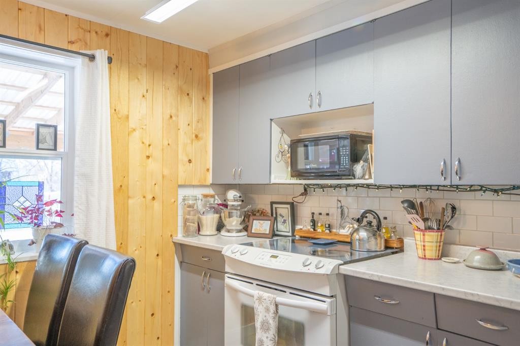 5010 53Rd Avenue, Bashaw, AB - Indoor Photo Showing Kitchen