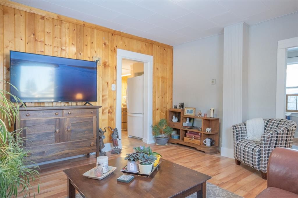 5010 53Rd Avenue, Bashaw, AB - Indoor Photo Showing Living Room