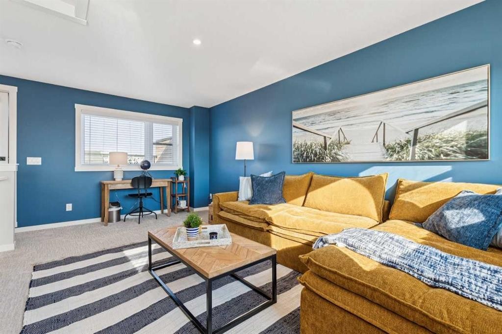 107-135 Mahogany Parade Se, Calgary, AB - Indoor Photo Showing Living Room