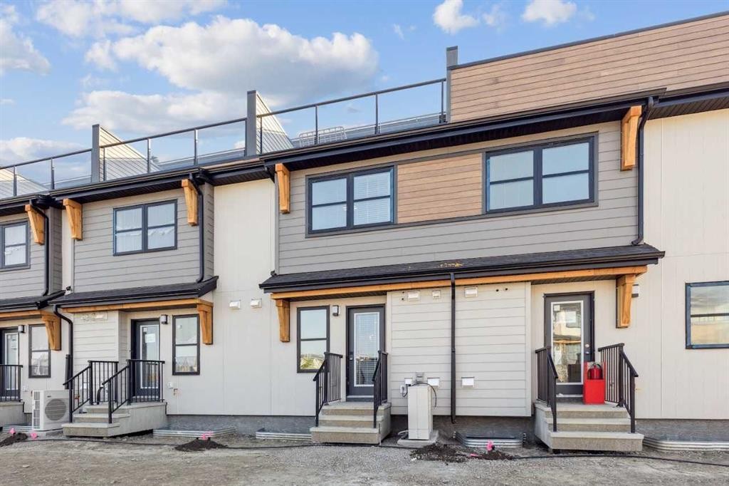 107-135 Mahogany Parade Se, Calgary, AB - Outdoor With Facade