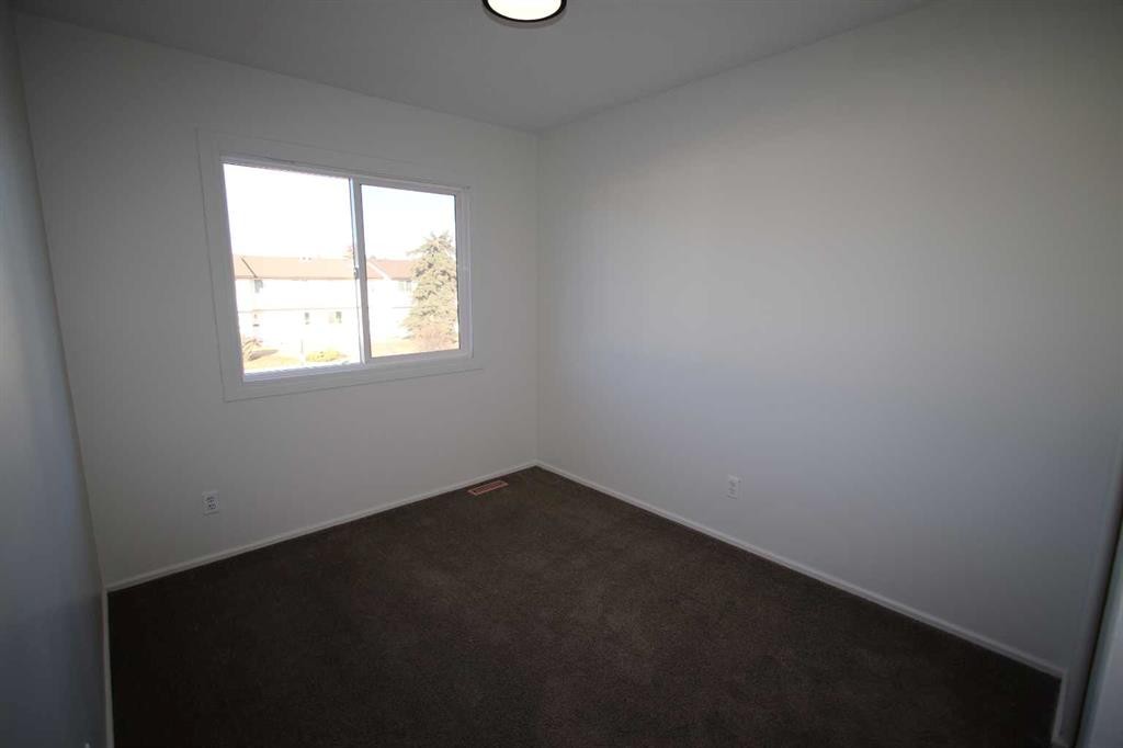 44-7124 Gray Drive, Red Deer, AB - Indoor Photo Showing Other Room