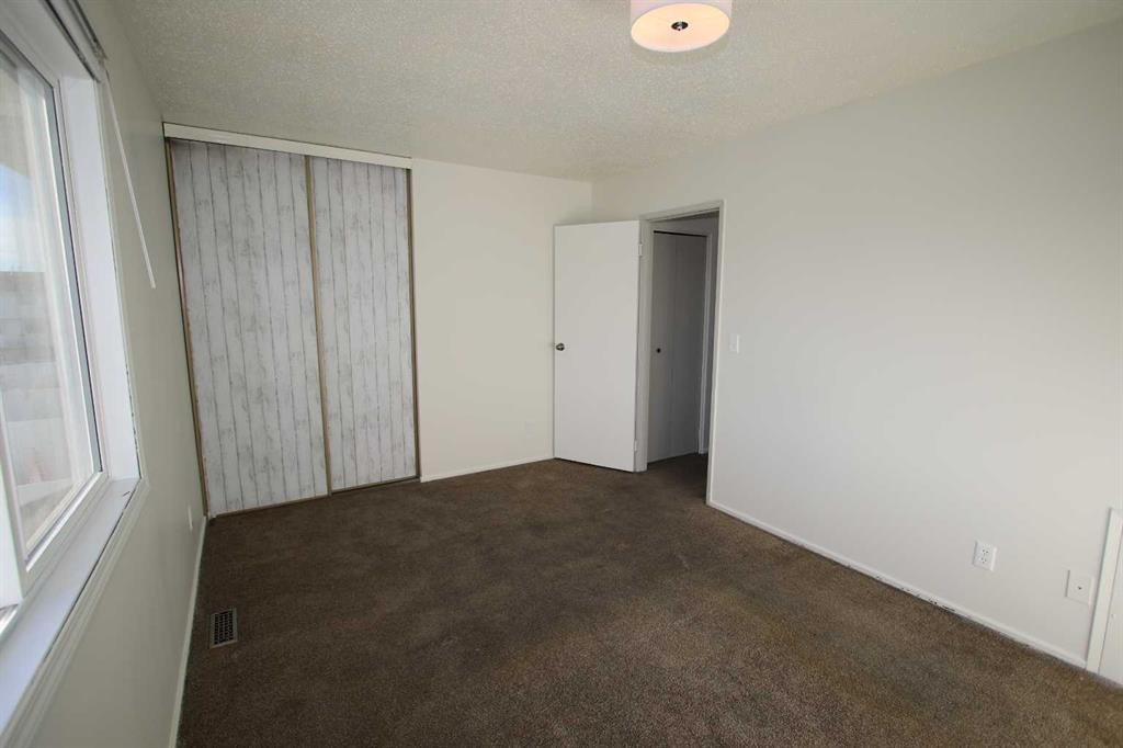 44-7124 Gray Drive, Red Deer, AB - Indoor Photo Showing Other Room