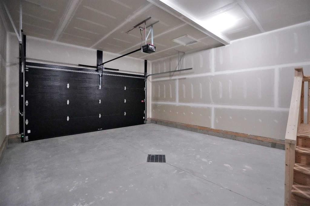 18 Palmer Circle, Blackfalds, AB - Indoor Photo Showing Garage