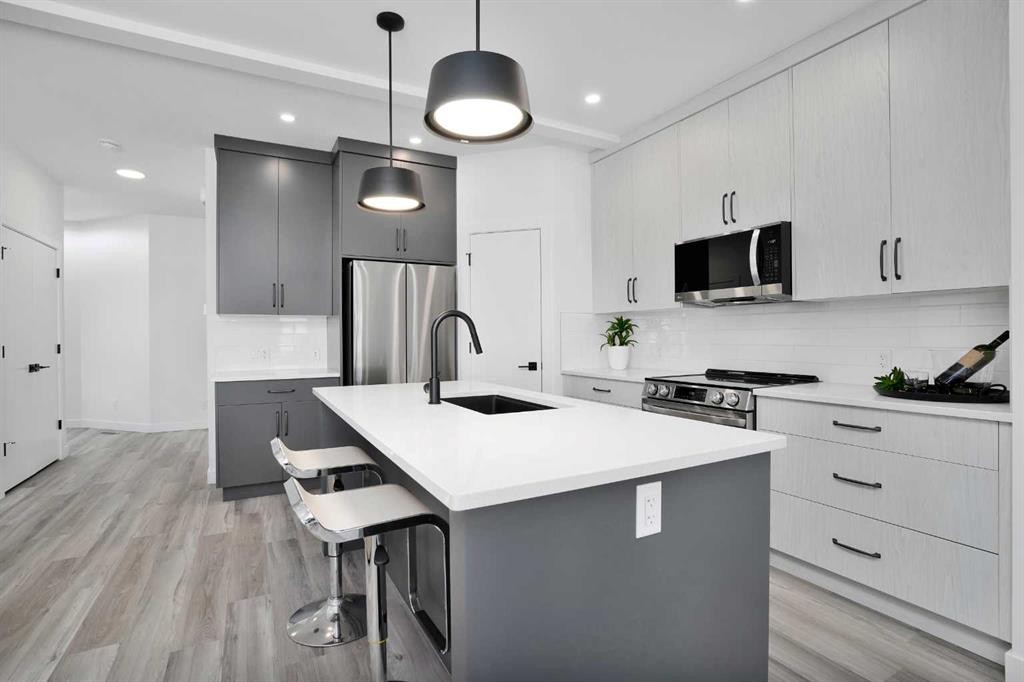 18 Palmer Circle, Blackfalds, AB - Indoor Photo Showing Kitchen With Upgraded Kitchen