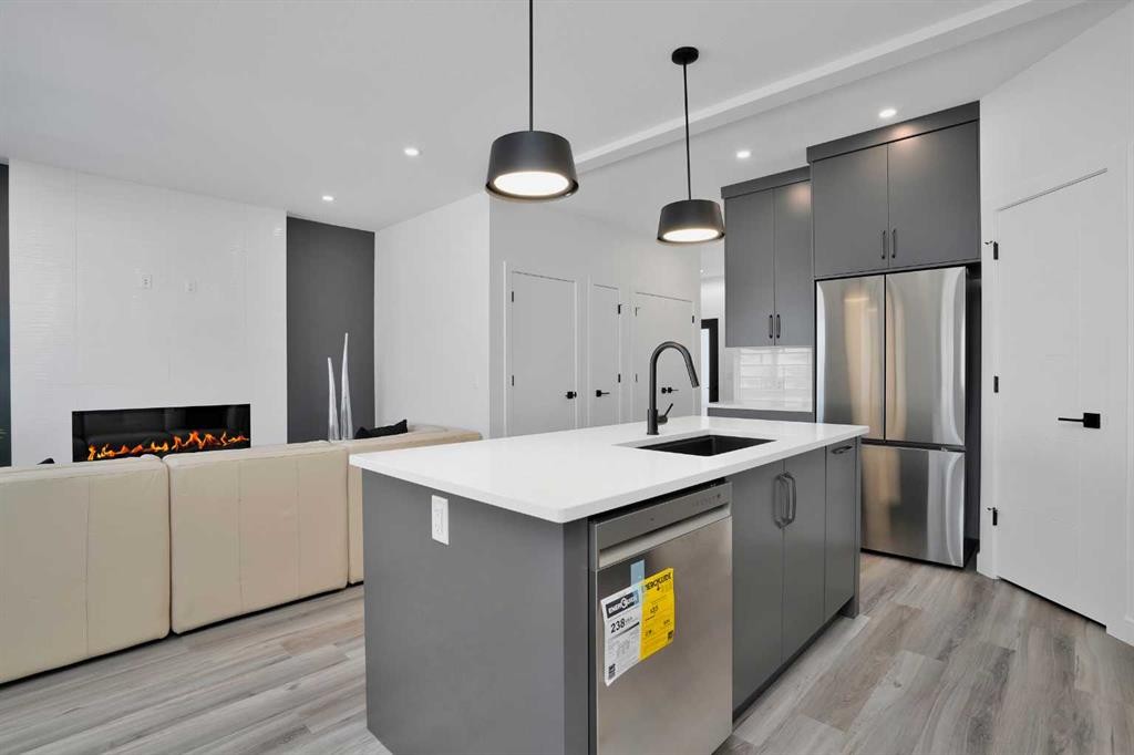 18 Palmer Circle, Blackfalds, AB - Indoor Photo Showing Kitchen With Upgraded Kitchen