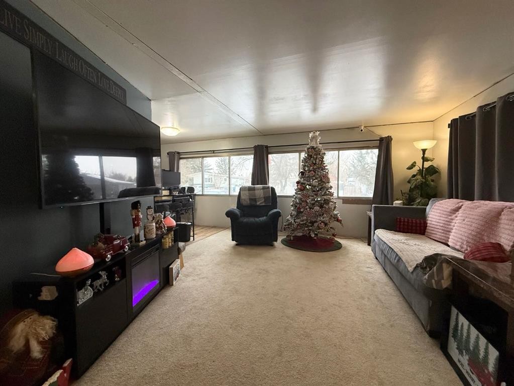 5922 Spruce Park Crescent, Stettler, AB - Indoor