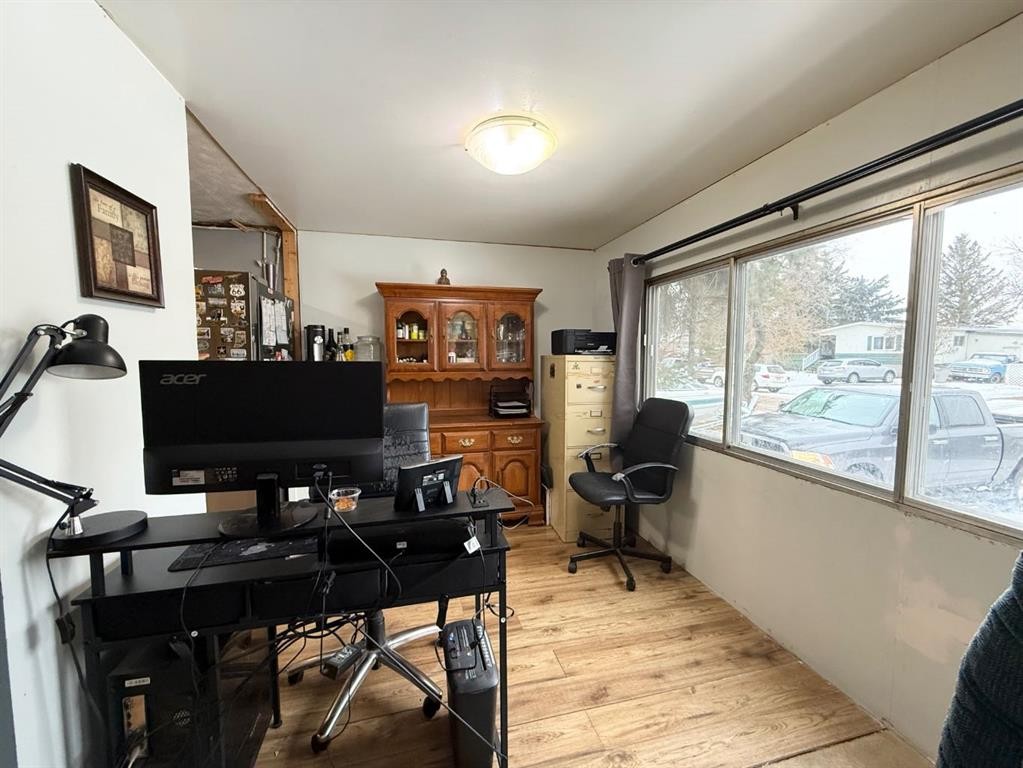 5922 Spruce Park Crescent, Stettler, AB - Indoor