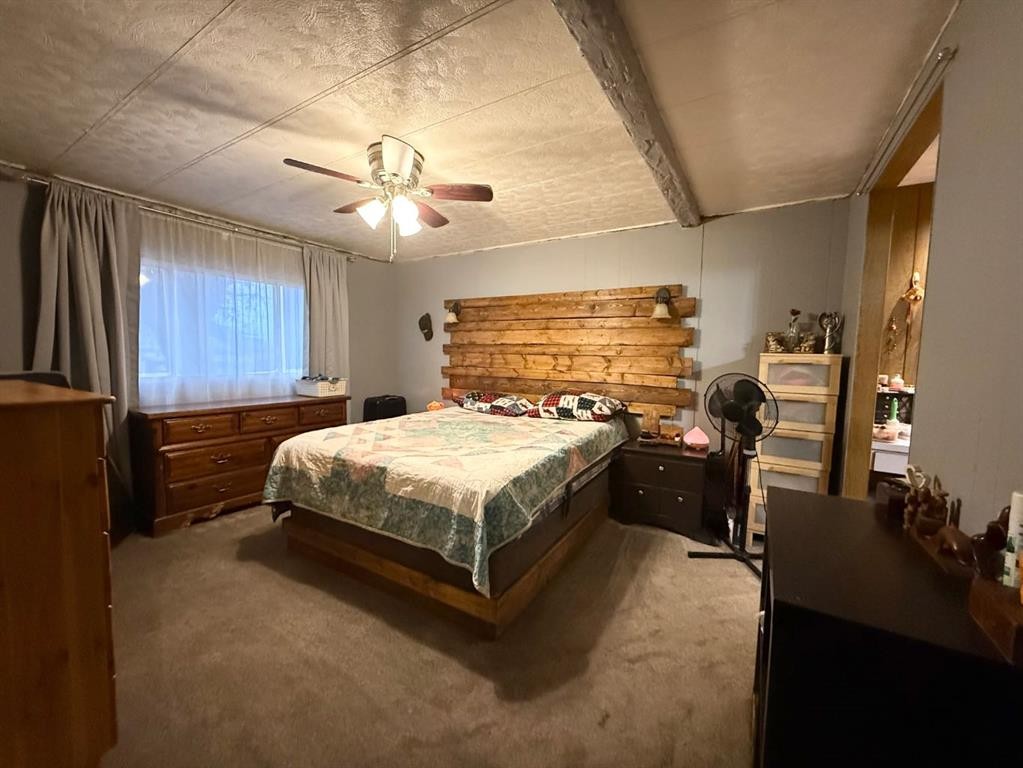 5922 Spruce Park Crescent, Stettler, AB - Indoor Photo Showing Bedroom