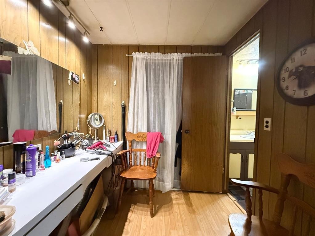 5922 Spruce Park Crescent, Stettler, AB - Indoor