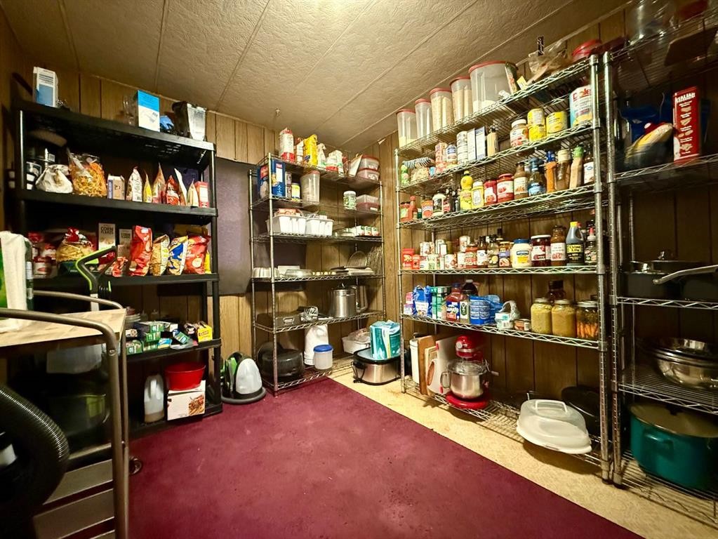 5922 Spruce Park Crescent, Stettler, AB - Indoor