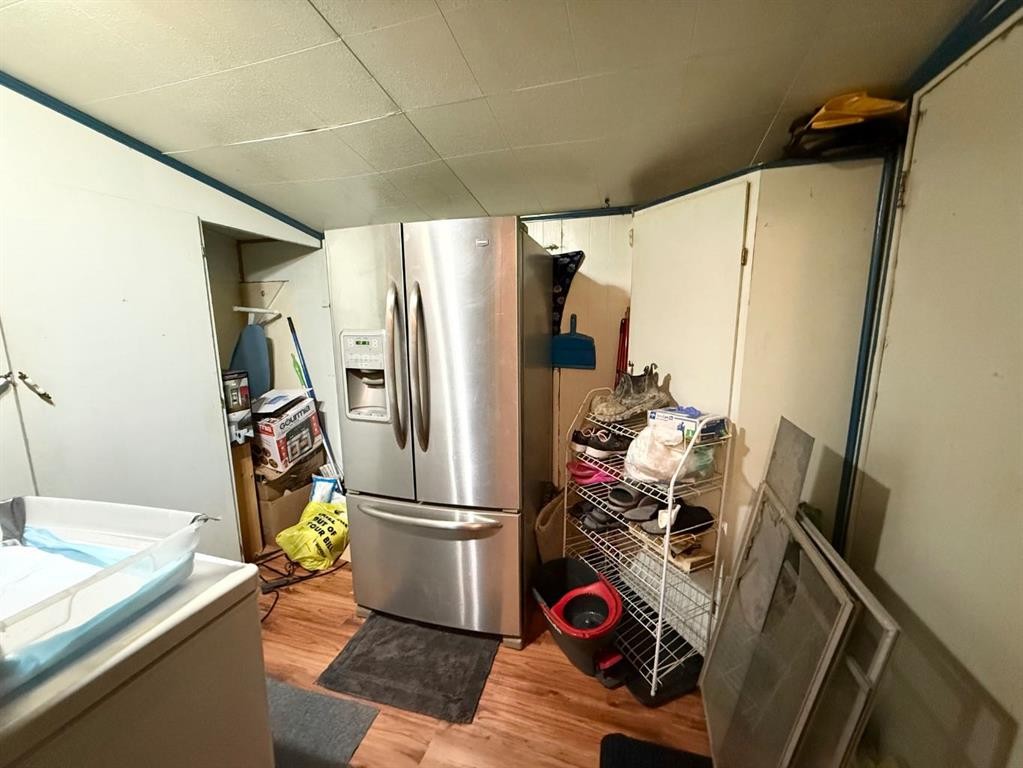 5922 Spruce Park Crescent, Stettler, AB - Indoor