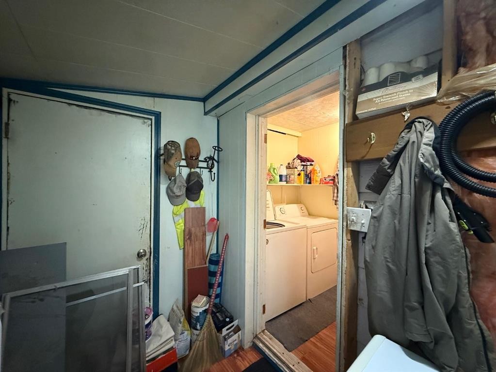 5922 Spruce Park Crescent, Stettler, AB - Indoor Photo Showing Laundry Room