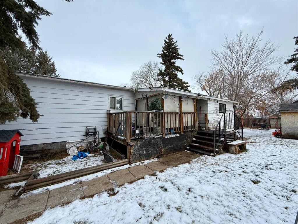 5922 Spruce Park Crescent, Stettler, AB - Outdoor With Exterior
