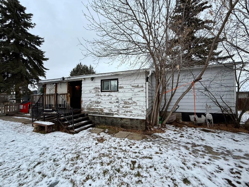 5922 Spruce Park Crescent, Stettler, AB - Outdoor