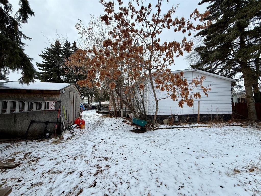 5922 Spruce Park Crescent, Stettler, AB - Outdoor