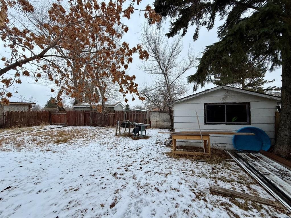 5922 Spruce Park Crescent, Stettler, AB - Outdoor