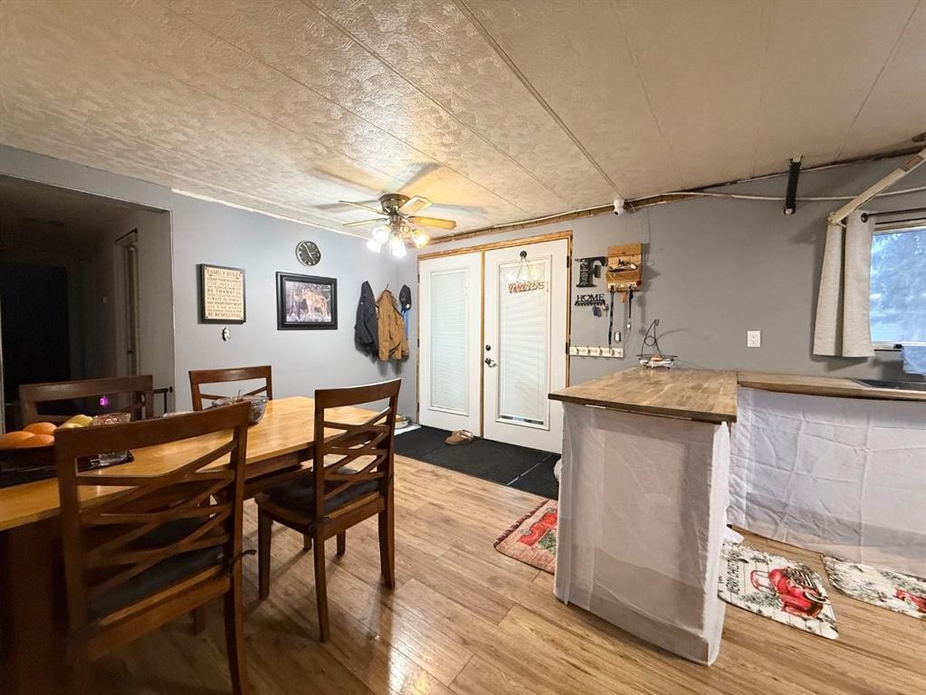 5922 Spruce Park Crescent, Stettler, AB - Indoor Photo Showing Dining Room