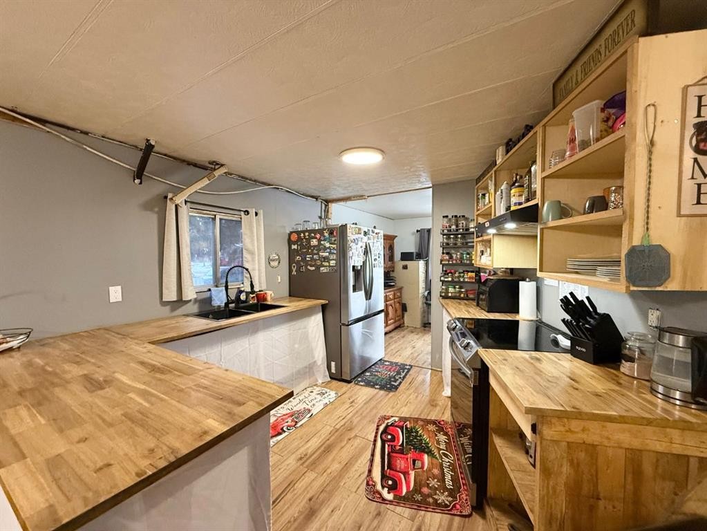 5922 Spruce Park Crescent, Stettler, AB - Indoor