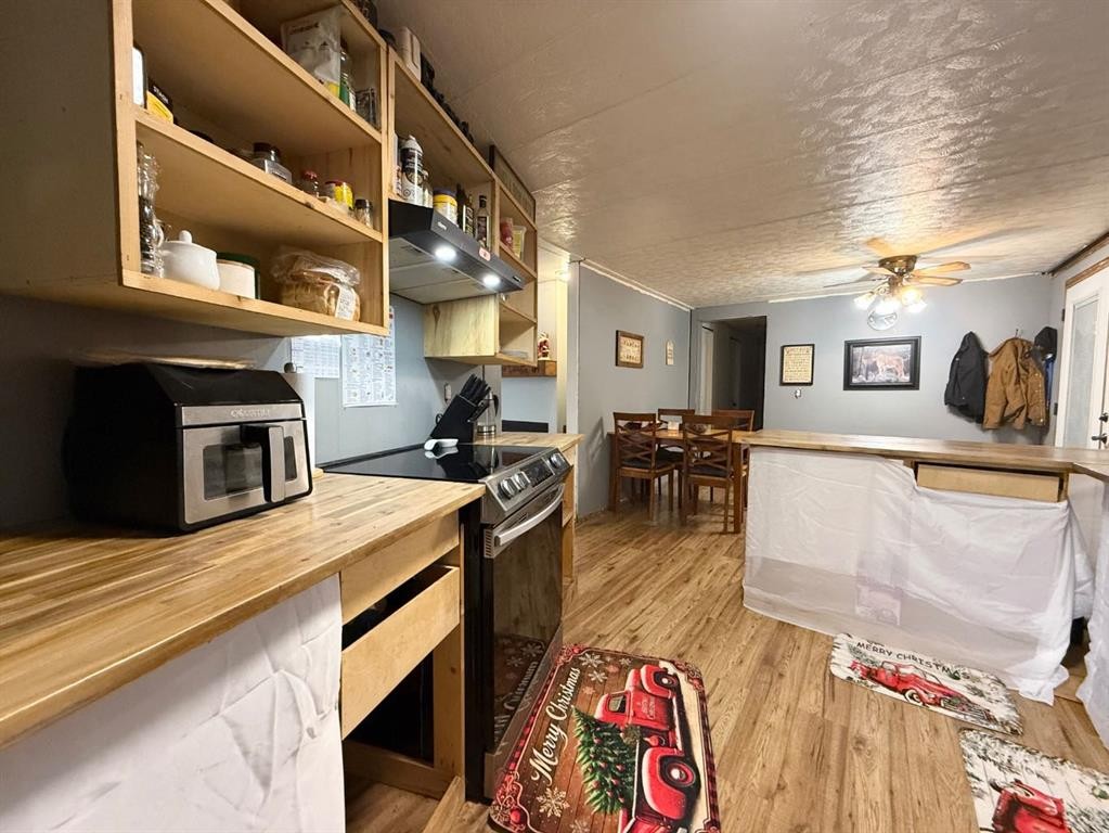 5922 Spruce Park Crescent, Stettler, AB - Indoor