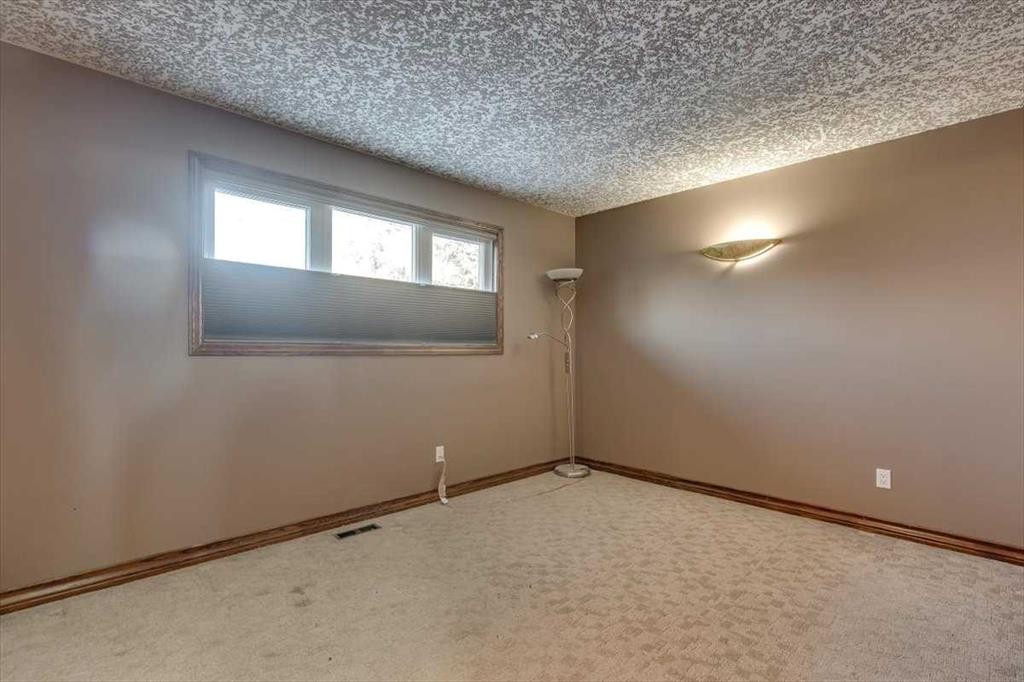 8 Nielsen Close, Red Deer, AB - Indoor Photo Showing Other Room