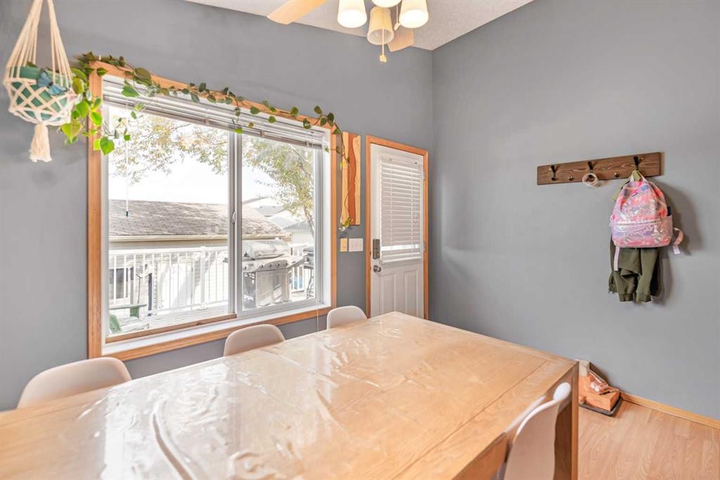 27 Jacobs Close, Red Deer, AB - Indoor Photo Showing Bedroom