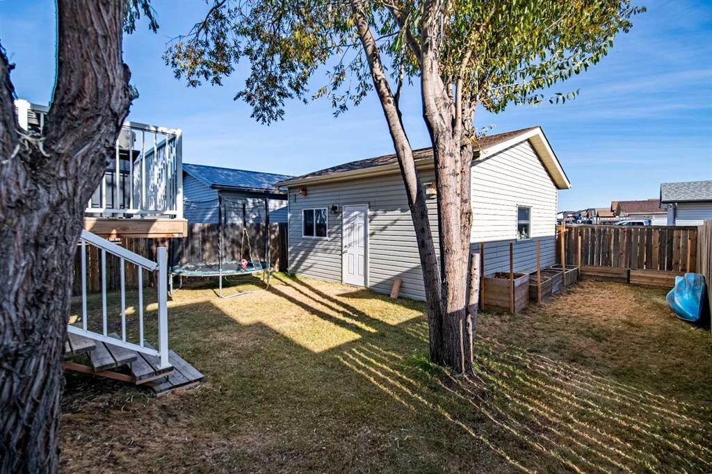 27 Jacobs Close, Red Deer, AB - Outdoor