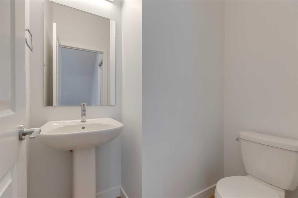 318-8500 19 Avenue Sw, Calgary, AB - Indoor Photo Showing Bathroom