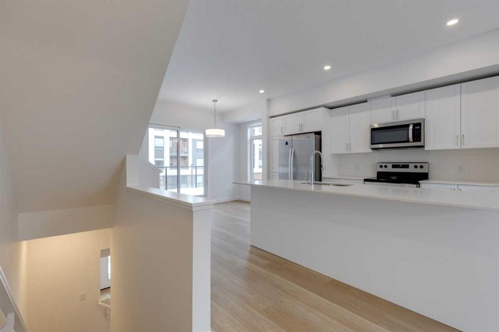 318-8500 19 Avenue Sw, Calgary, AB - Indoor Photo Showing Kitchen With Upgraded Kitchen