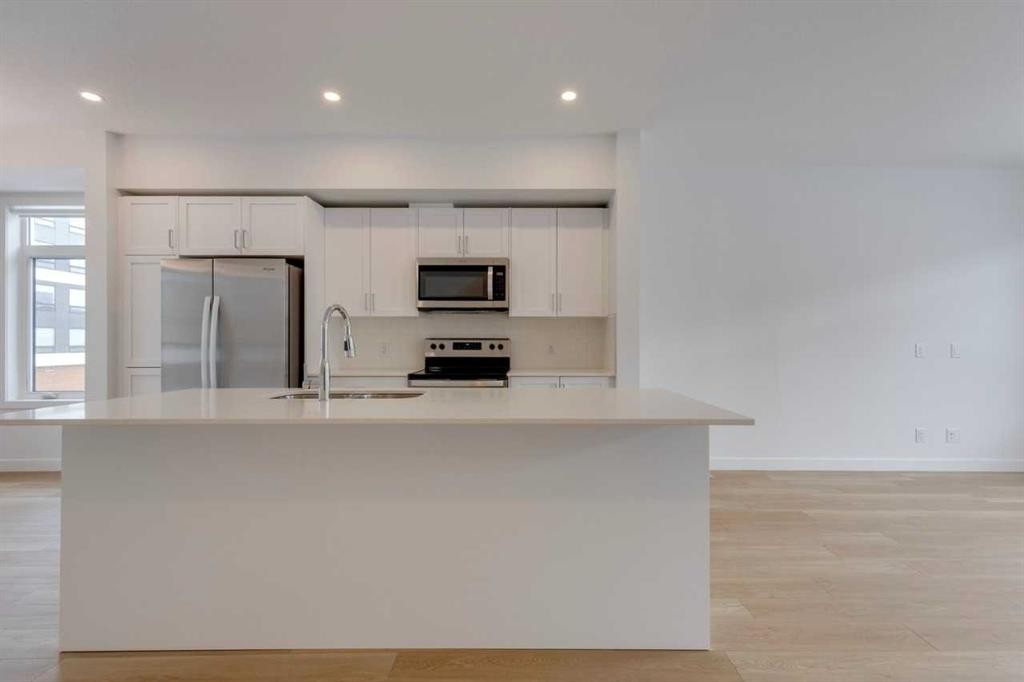 318-8500 19 Avenue Sw, Calgary, AB - Indoor Photo Showing Kitchen With Stainless Steel Kitchen With Double Sink With Upgraded Kitchen