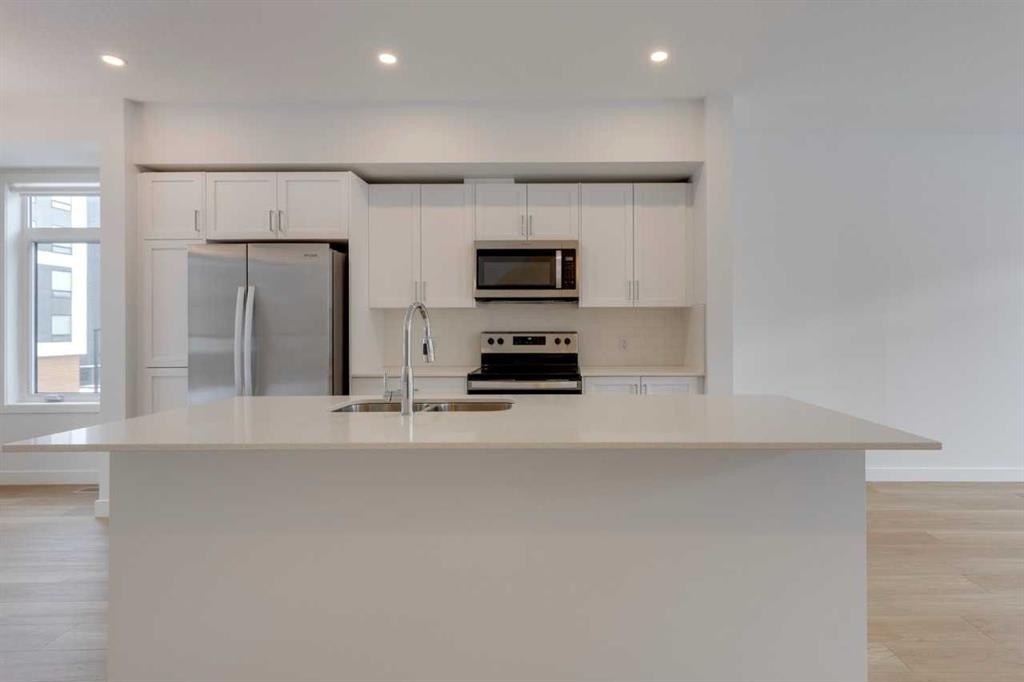 318-8500 19 Avenue Sw, Calgary, AB - Indoor Photo Showing Kitchen With Stainless Steel Kitchen With Double Sink With Upgraded Kitchen