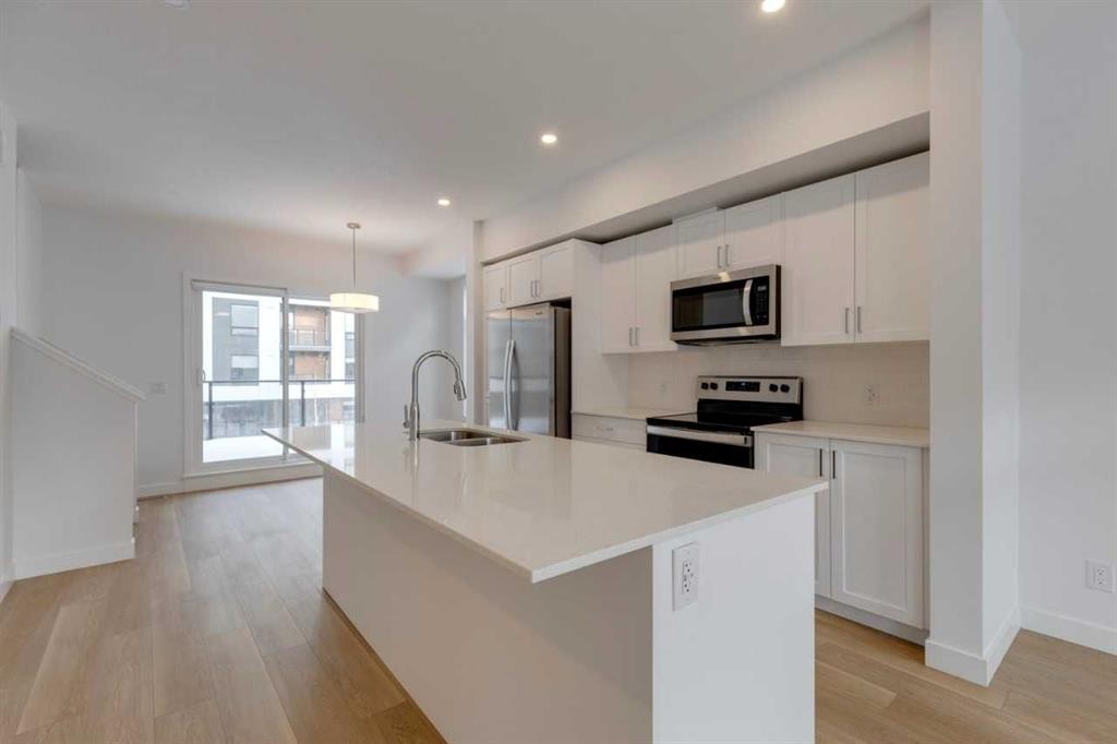 318-8500 19 Avenue Sw, Calgary, AB - Indoor Photo Showing Kitchen With Stainless Steel Kitchen With Double Sink With Upgraded Kitchen