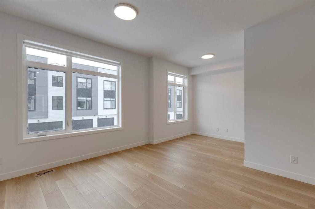 318-8500 19 Avenue Sw, Calgary, AB - Indoor Photo Showing Other Room