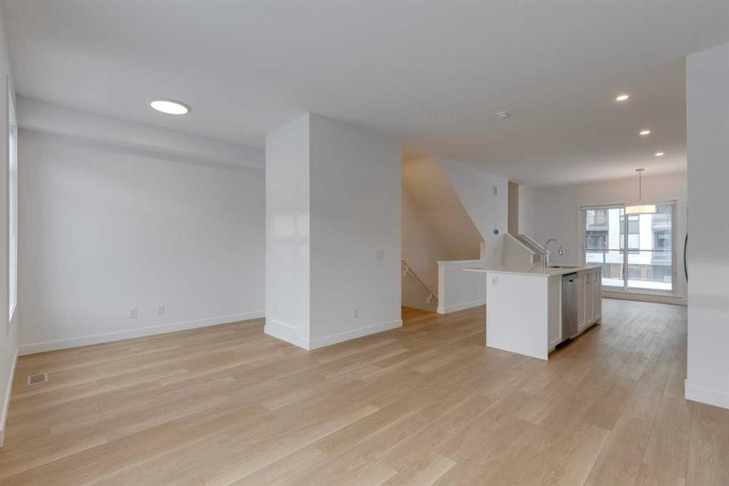 318-8500 19 Avenue Sw, Calgary, AB - Indoor