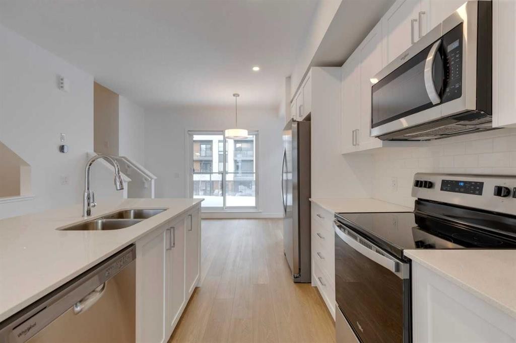 318-8500 19 Avenue Sw, Calgary, AB - Indoor Photo Showing Kitchen With Stainless Steel Kitchen With Double Sink With Upgraded Kitchen