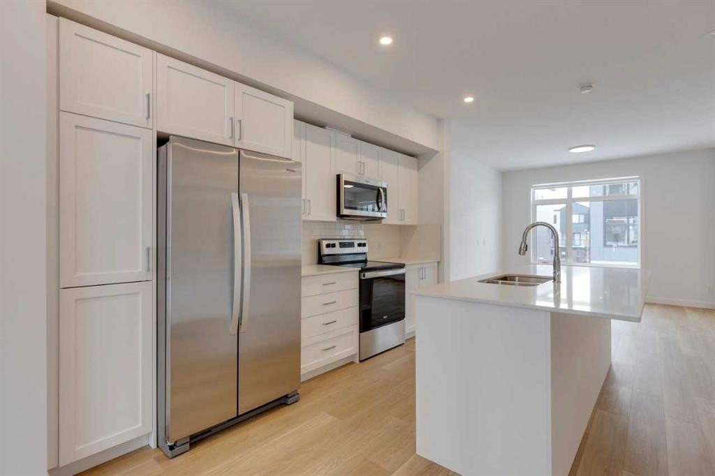 318-8500 19 Avenue Sw, Calgary, AB - Indoor Photo Showing Kitchen With Stainless Steel Kitchen With Double Sink With Upgraded Kitchen