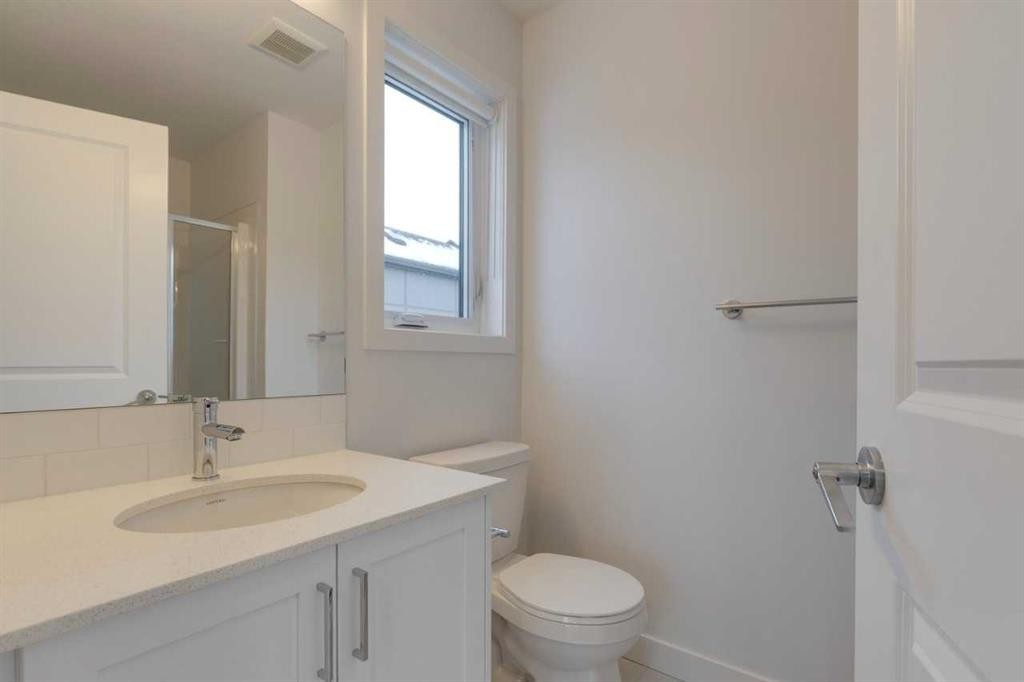 318-8500 19 Avenue Sw, Calgary, AB - Indoor Photo Showing Bathroom
