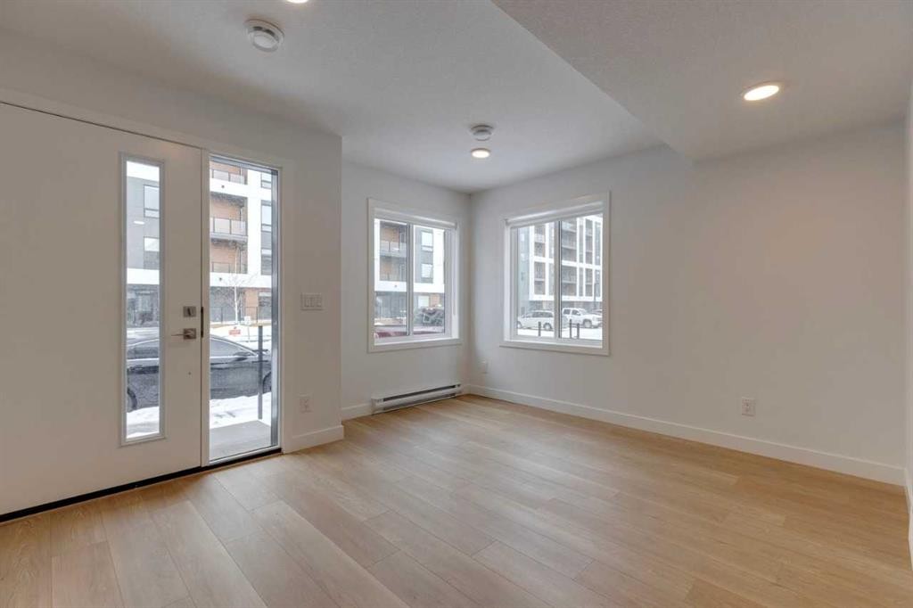 318-8500 19 Avenue Sw, Calgary, AB - Indoor Photo Showing Other Room