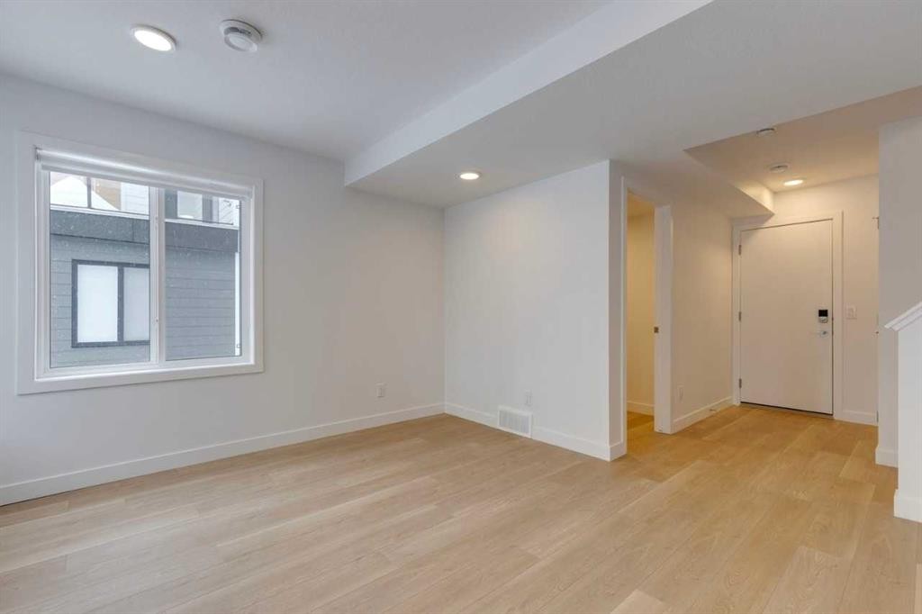 318-8500 19 Avenue Sw, Calgary, AB - Indoor Photo Showing Other Room