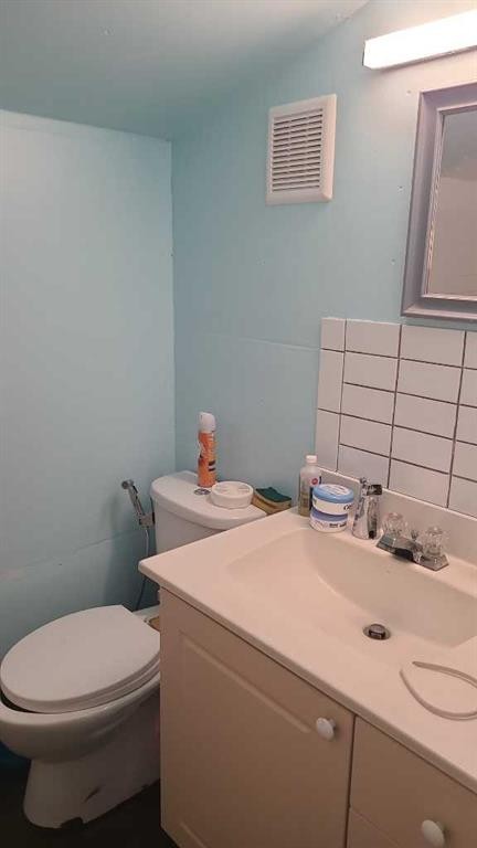 4513 44 Street, Castor, AB - Indoor Photo Showing Bathroom