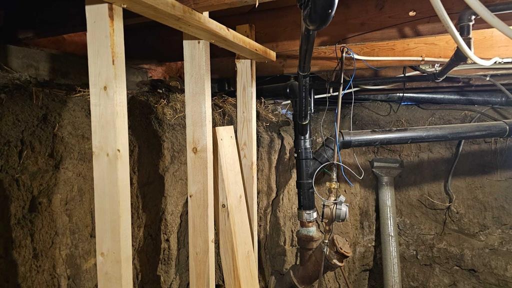 4513 44 Street, Castor, AB - Indoor