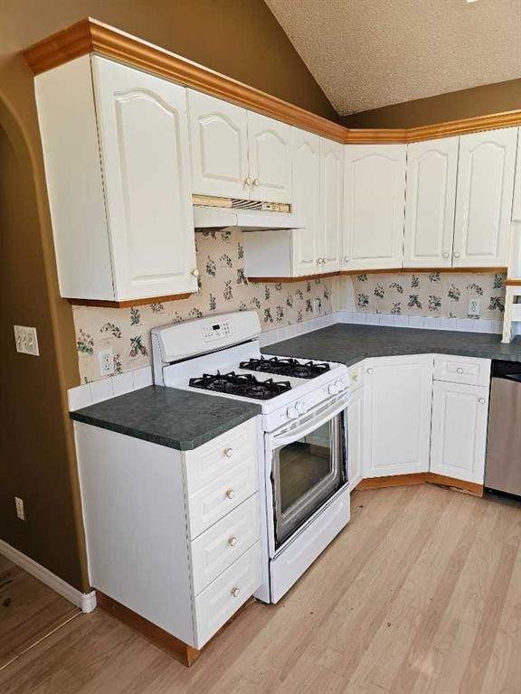 60 Parkland Acres, Lacombe, AB