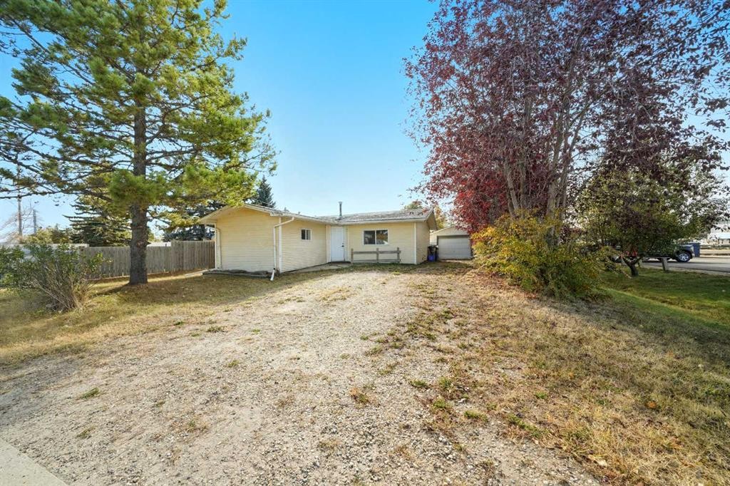 1221 Lucina Street, Penhold, AB