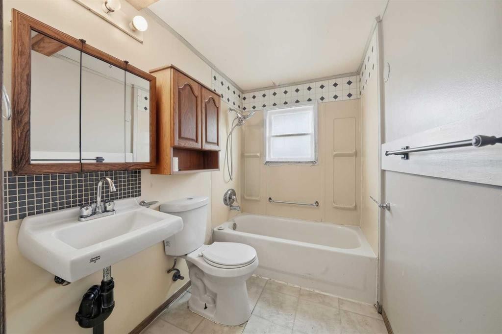 1221 Lucina Street, Penhold, AB