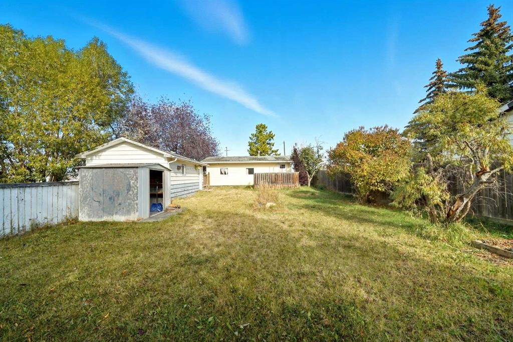 1221 Lucina Street, Penhold, AB