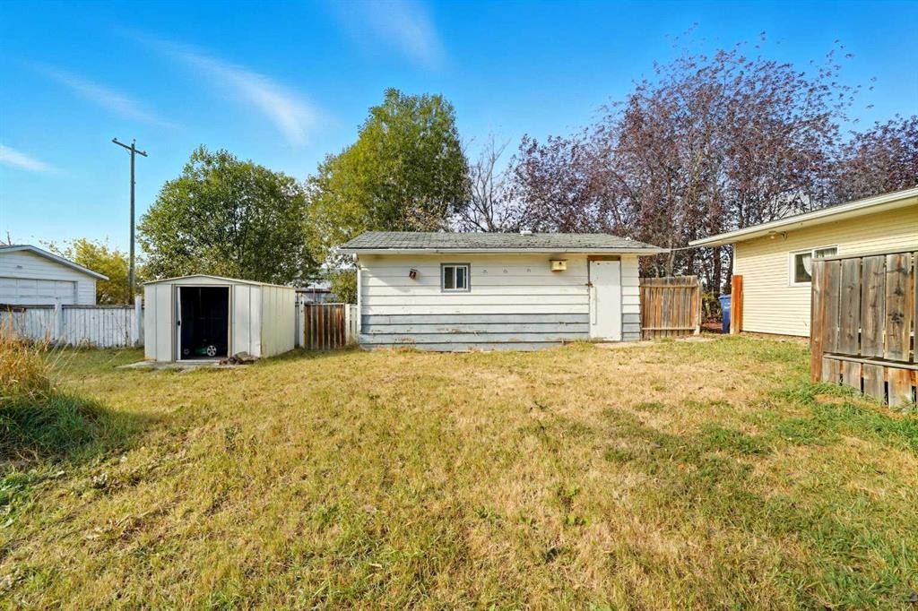 1221 Lucina Street, Penhold, AB