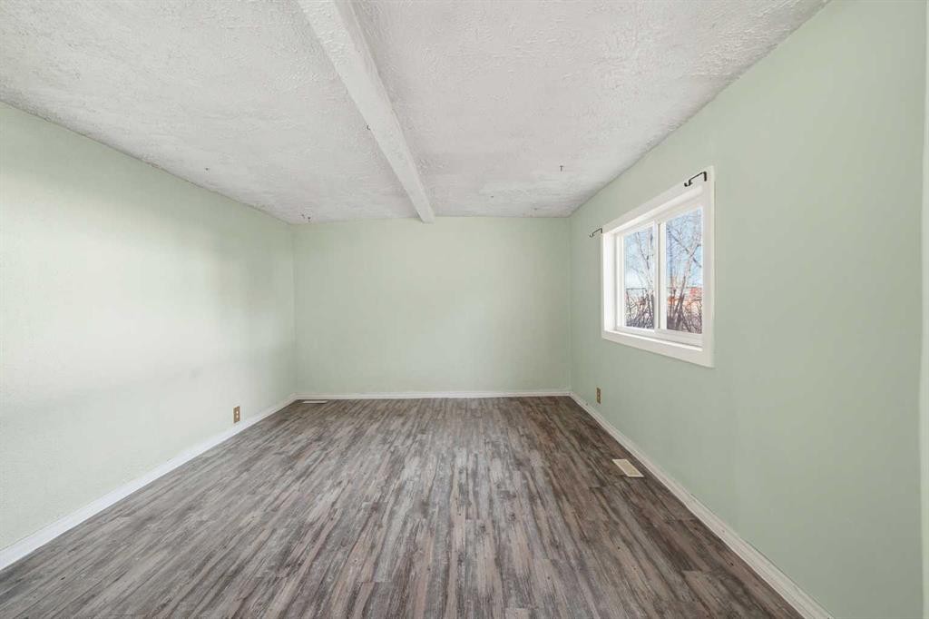 1221 Lucina Street, Penhold, AB