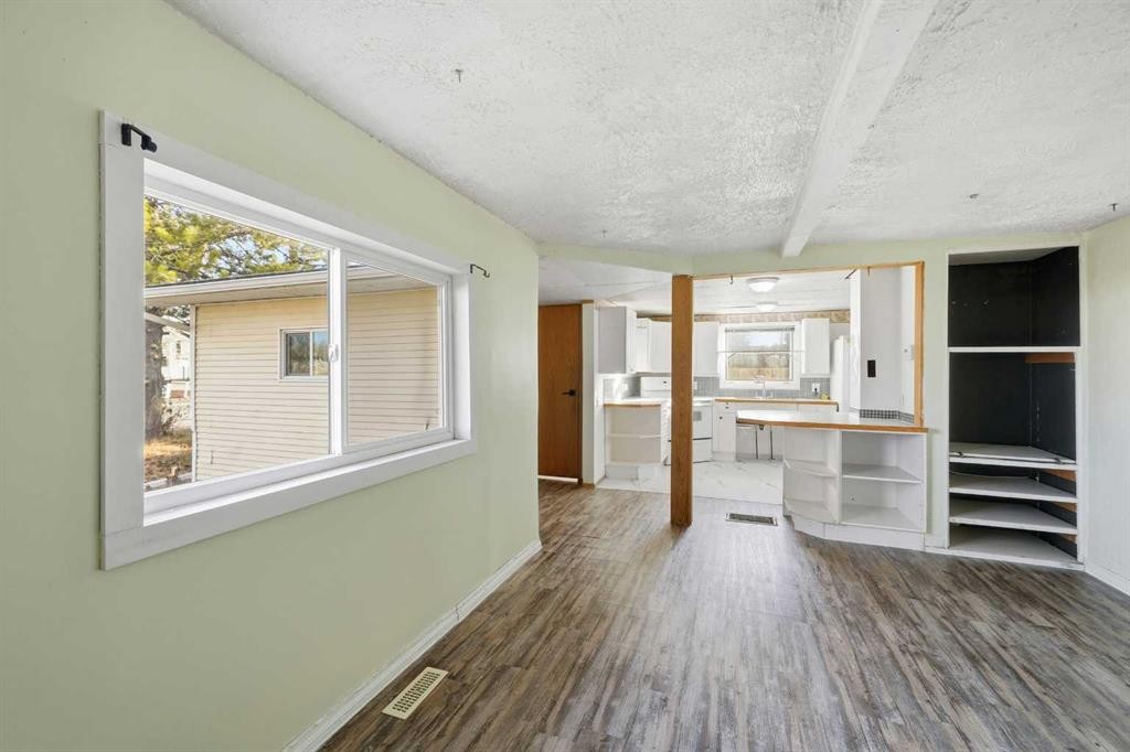 1221 Lucina Street, Penhold, AB