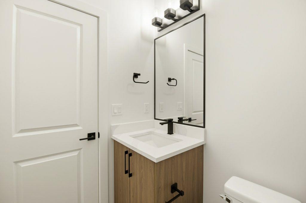 83 Linden Place, Rural Red Deer County, AB - Indoor Photo Showing Bathroom