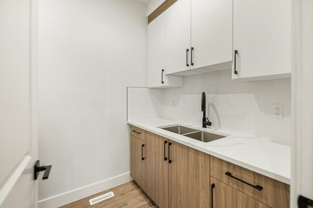 83 Linden Place, Rural Red Deer County, AB - Indoor Photo Showing Kitchen With Double Sink