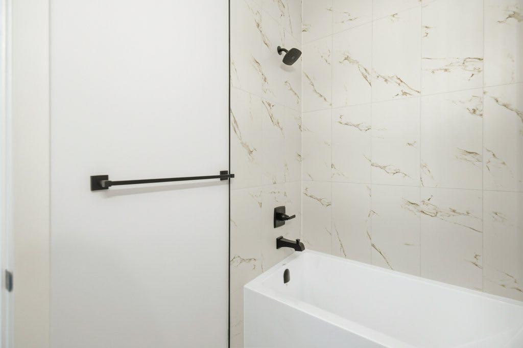 83 Linden Place, Rural Red Deer County, AB - Indoor Photo Showing Bathroom